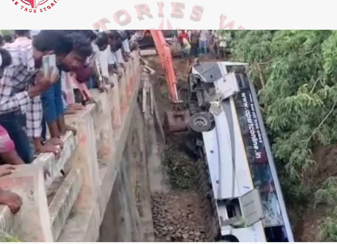 आंध्र प्रदेश: ड्राइवर को आई झपकी और बस सीधे नहर में गिरी, 7 की मौत और 30 घायल, देखें वीडियो