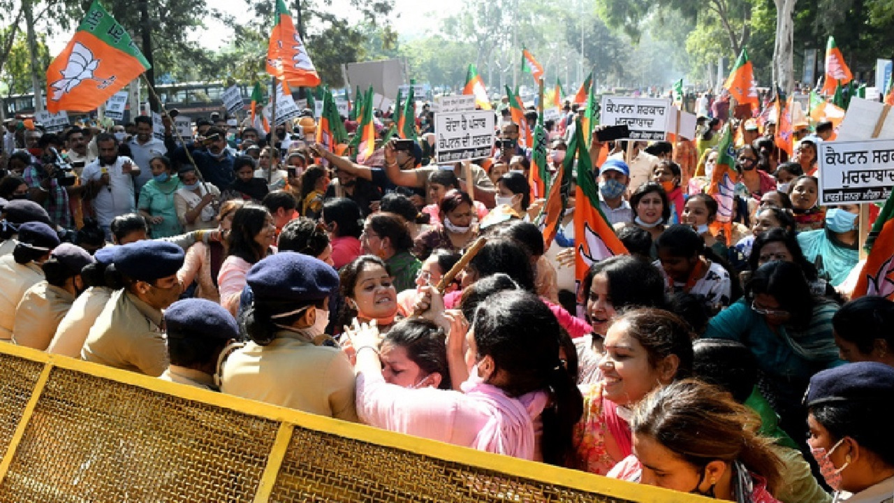 बंगाल में ED अधिकारियों पर हुए हमले के विरोध में BJP का प्रदर्शन, ममता सरकार पर जमकर बोला हमला